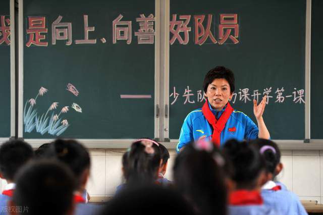 队报：多特有意巴黎17岁中场马尤卢希望几周内敲定明夏免签据法国媒体《队报》透露，多特有意明夏免签巴黎17岁中场马尤卢（SennyMayulu）。